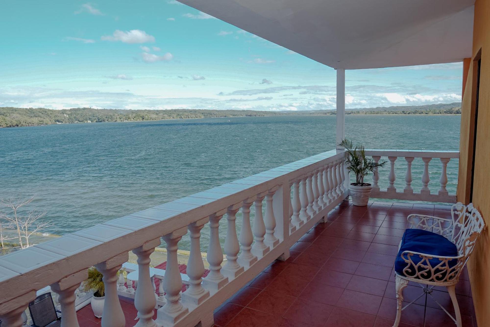 Hotel Villa Del Lago Flores Eksteriør bilde