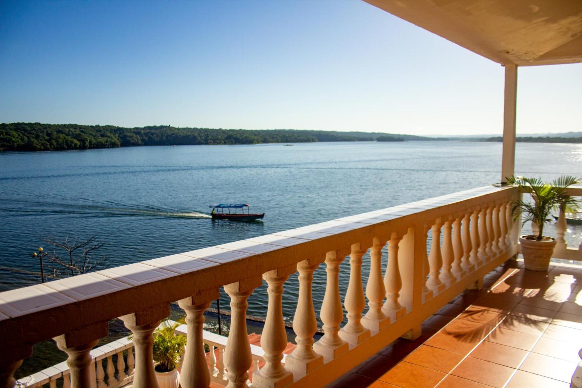 Hotel Villa Del Lago Flores Eksteriør bilde