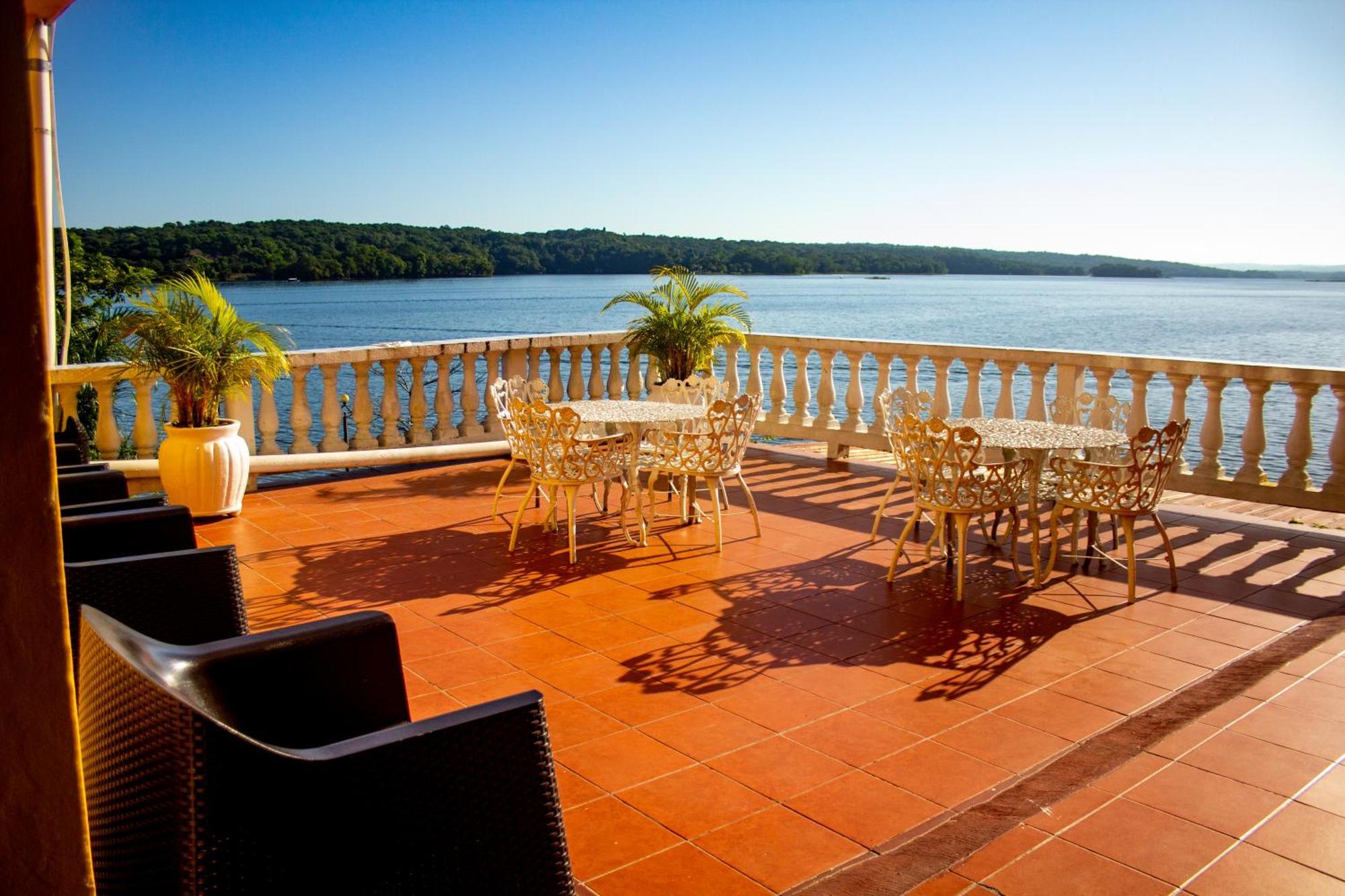 Hotel Villa Del Lago Flores Eksteriør bilde