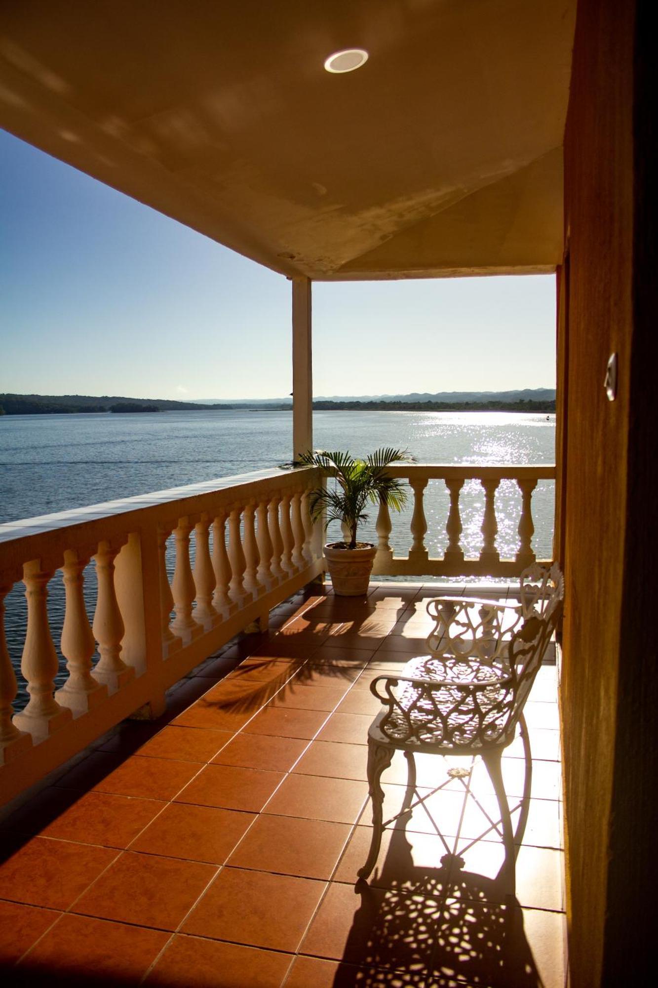 Hotel Villa Del Lago Flores Eksteriør bilde