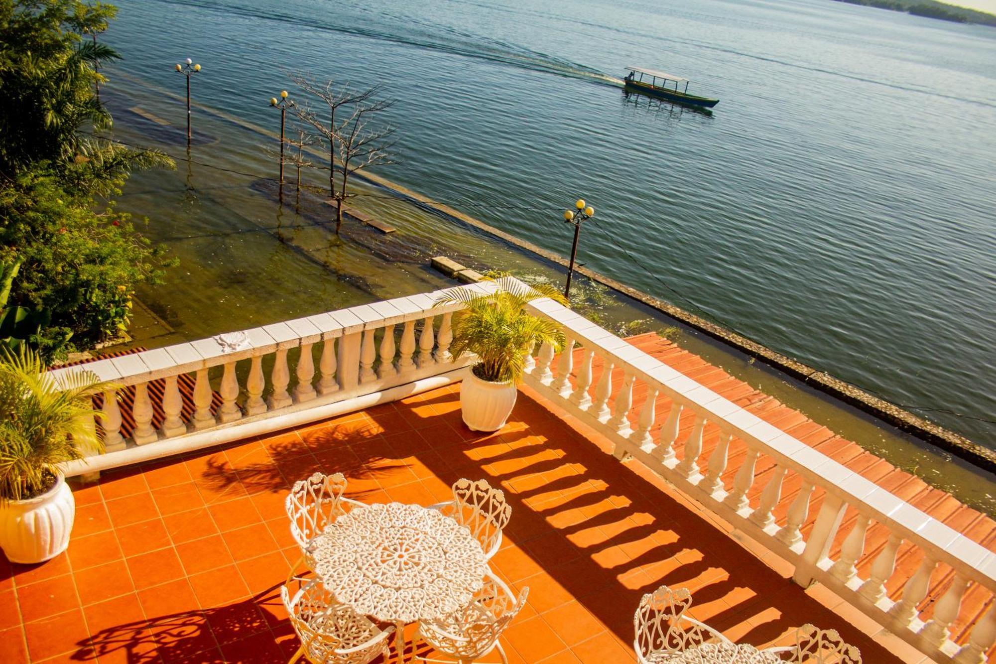 Hotel Villa Del Lago Flores Eksteriør bilde