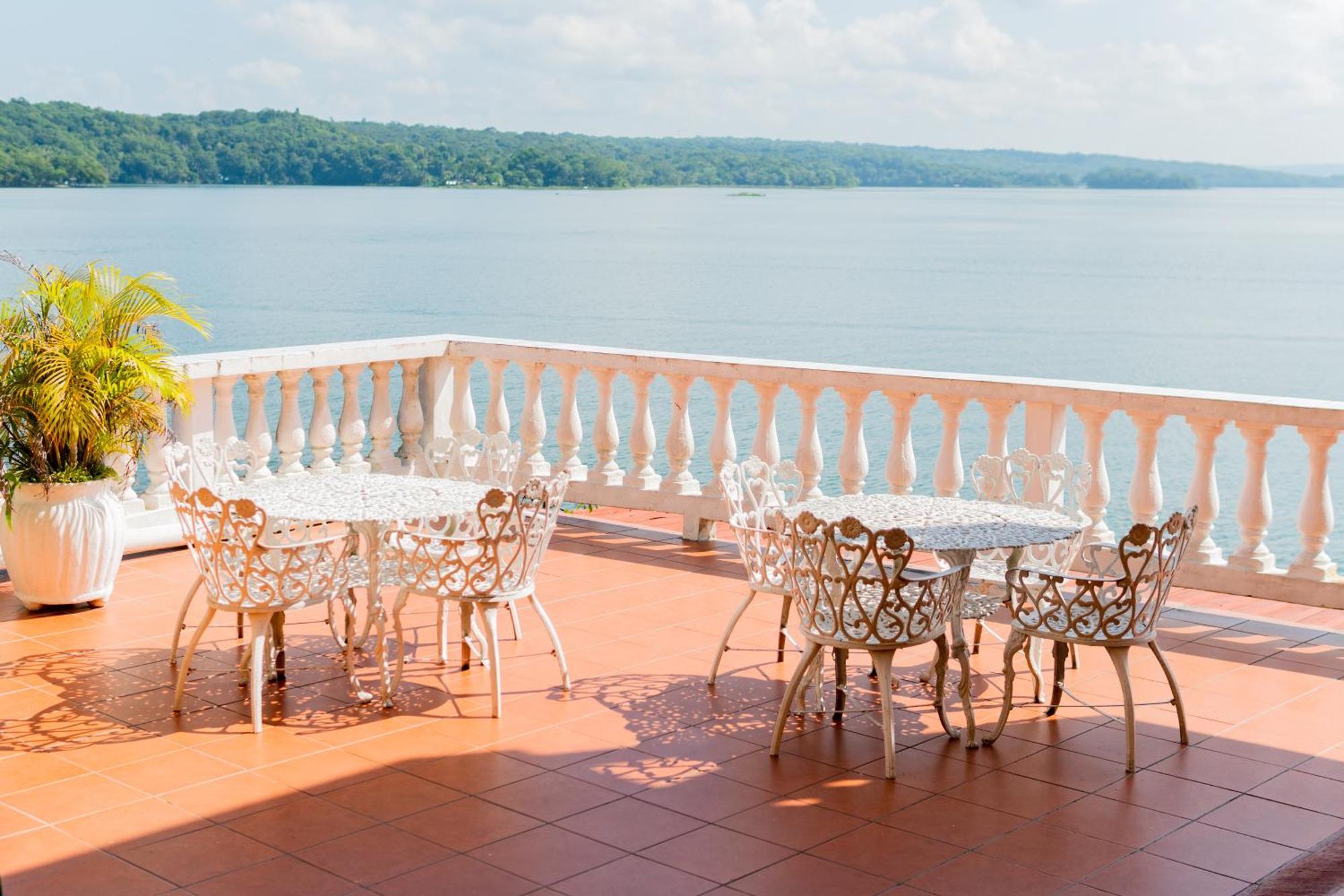 Hotel Villa Del Lago Flores Eksteriør bilde