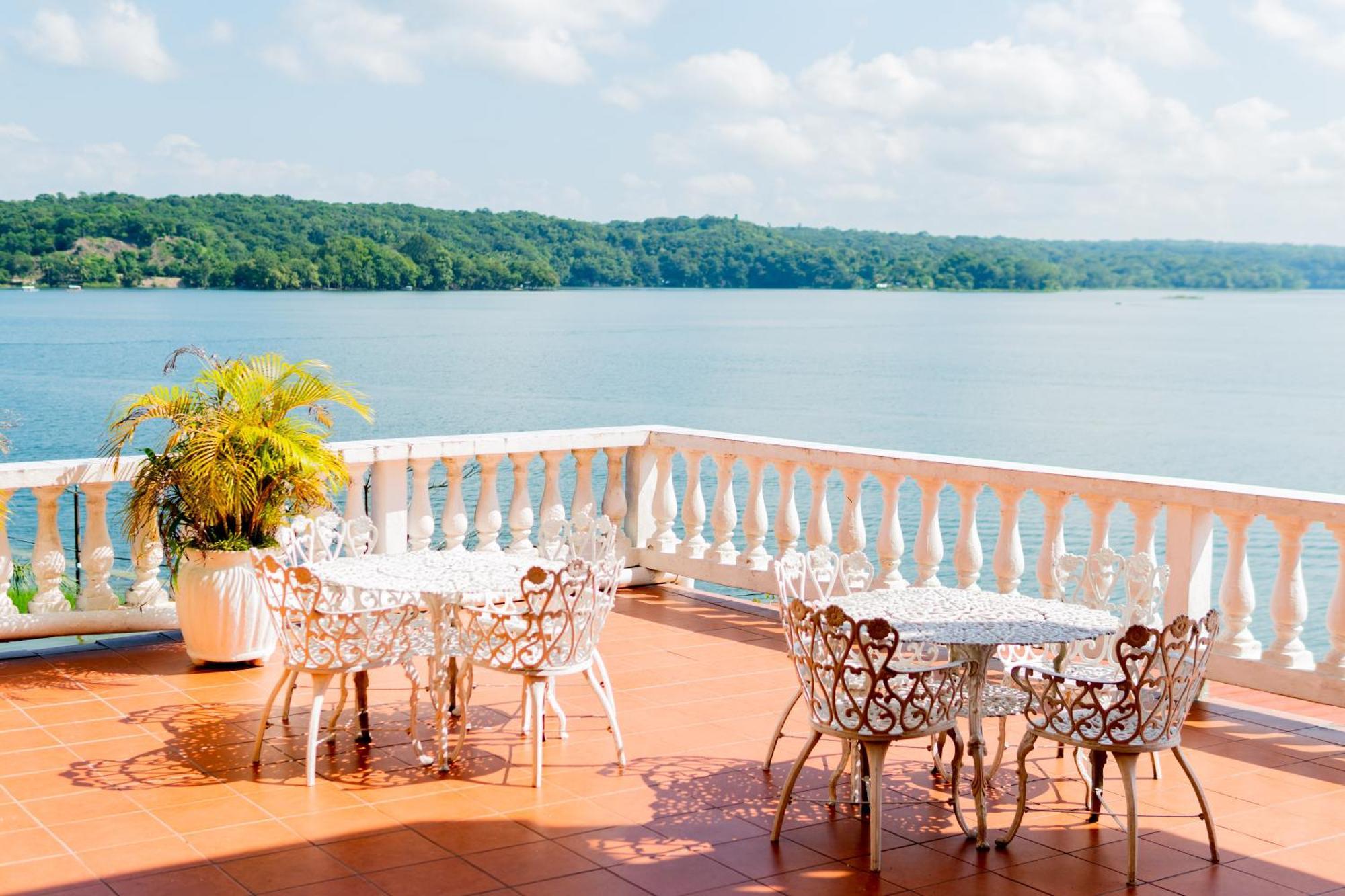 Hotel Villa Del Lago Flores Eksteriør bilde